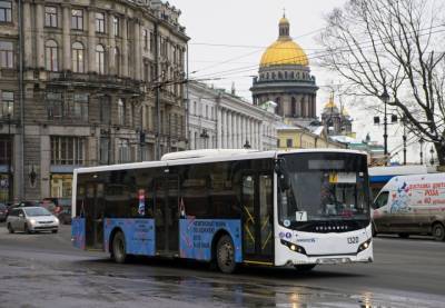 На улицы Петербурга выехали дополнительные автобусы из-за увеличившегося пассажиропотока