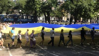 Автопробег с флагами, вышиванки и дань памяти погибшим защитникам: как Украина отпраздновала День Независимос