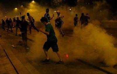 В Париже полиции пришлось применить слезоточивый газ против фанатов