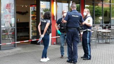 Бавария: пьяный мужчина с ножом напал на клиента в пекарне