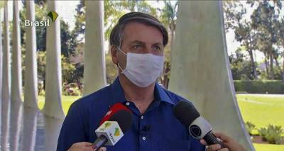 "Мне хочется дать тебе по морде, окей?" Президент Бразилии пригрозил журналисту