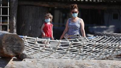 В школах и детсадах Греции детей от 2 лет обяжут носить маски