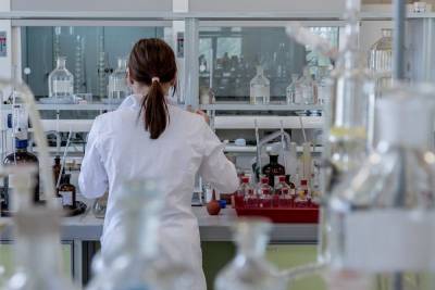 Сколько лабораторных исследований с начала пандемии провели в Смоленской области