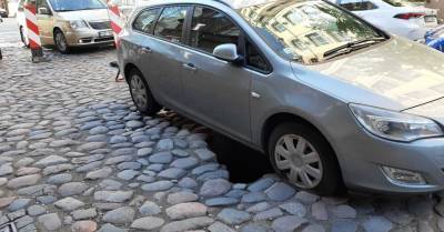 Улицу Гертрудес перестоят из-за постоянных провалов в дорожном покрытии