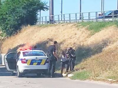 В Полтаве иностранец-наркоман угнал машину с женщиной и двумя маленькими детьми