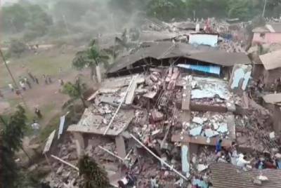 В Индии обрушился пятиэтажный дом, под завалами - полсотни людей