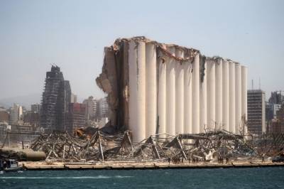 В порту Бейрута нашли 79 контейнеров со взрывоопасными химикатами