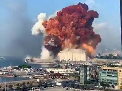 В разрушенном взрывом порту Бейрута нашли 79 контейнеров с ядовитыми химикатами
