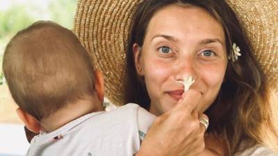 «Мое счастьишко»: Тодоренко показала, как учит петь сына в маске оленя