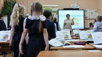 Депутат Госдумы предложил перенести начало учебного года на октябрь