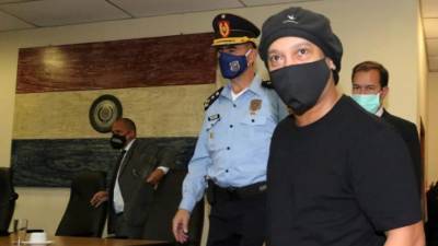 Экс-футболист Роналдиньо освобожден из-под домашнего ареста в Парагвае