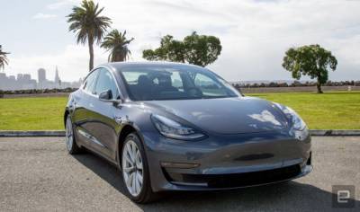 Новая версия ПО для электрокаров Tesla отключает некоторые дополнительные функции, которые стоят несколько тысяч долларов