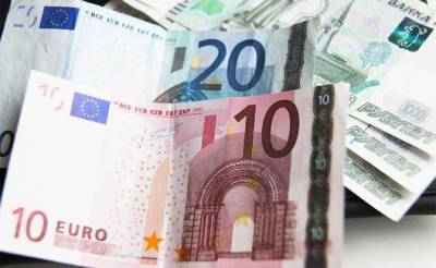 Эксперты прогнозируют, что будет с рублем, евро и долларом в «бабье лето»