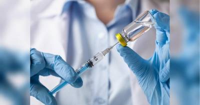 Главный инфекционист США призывает не спешить с регистрацией вакцины от COVID-19