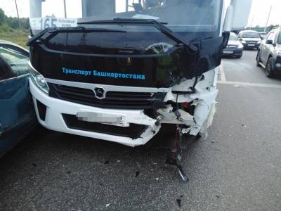 В Уфе в ДТП пострадали пассажиры автобуса