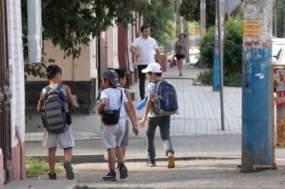 По 10 тысяч рублей: доплаты на сборы детей в школу хотят ввести в России