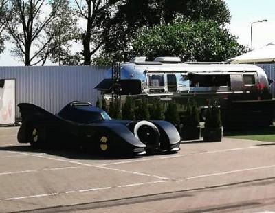 «Бэтмен приехал покушать бургеры»: в столице заметили чудо-авто (ФОТО)