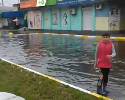 Непогода обрушилась на Киев, город уходит под воду: кадры стихии