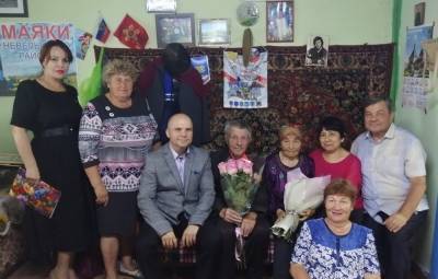 В Невельском районе супруги Комаровы отметили 65-летие совместной жизни