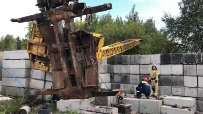 В Ижевске из-за падения строительного крана пострадал крановщик