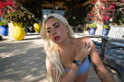 Леди Гага восхитила поклонников фигурой в купальнике