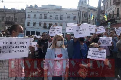 В Черновцах вышли на митинг против "красных зон"