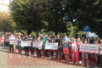 В Черновцах прошла массовая акция протеста из-за усиления карантина