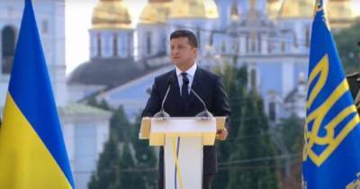 Зеленского жестко раскритиковали за День независимости: "Опустил страну ниже, чем Янукович"