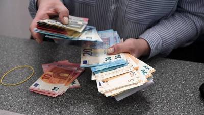 Эксперты заявили об истощении запасов валюты в российских банках