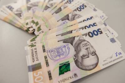 Рада поддержала идею Зеленского и повысила "минималку" на 300 гривен