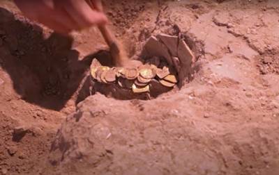 Тысячелетние золотые монеты нашли при раскопках в Израиле