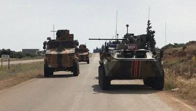 Турецкие военные дали ответный удар после обстрела российского бронетранспортера в Идлибе