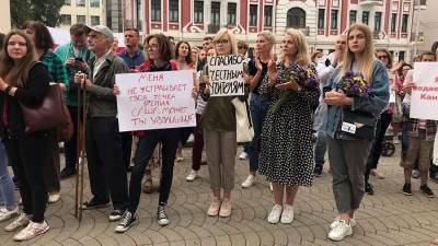 Митинг начался возле здания министерства образования Белоруссии