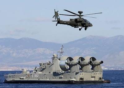 Турция и Греция проводят военно-морские маневры, на которых учатся бить друг друга