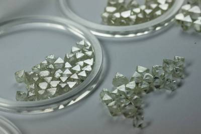 "АЛРОСА" продала 132 лота на цифровом аукционе алмазов спецразмеров в августе