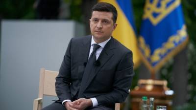 Зеленский предложил смягчить белорусам условия въезда на Украину