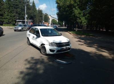 В Уфе автоледи устроила серьезное ДТП: пострадала женщина