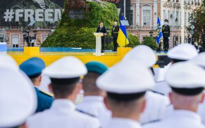Зеленского требуют наказать за надругательство над государственным флагом во время празднования Дня Независимости: документ