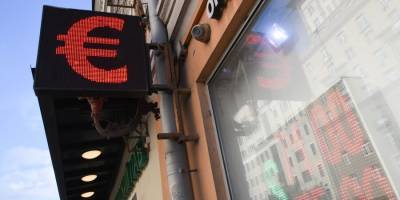 Курс евро на Мосбирже поднялся выше 89 рублей впервые с марта