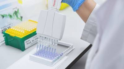Новые испытания вакцины от COVID займут полгода - Минздрав РФ