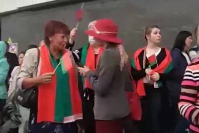 На митинге за Лукашенко бабушки пугали адом и фашистами