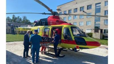 Вертолет санитарной авиации госпитализировал 3 жителей Ленобласти