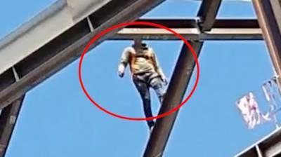 Видео: рабочий прогулялся без страховки на высоте 50 метров – встала вся стройка в Иерусалиме
