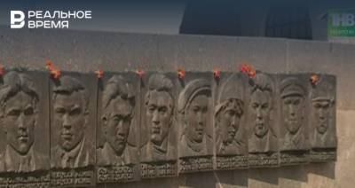 В Казани у стен кремля почтили память Мусы Джалиля — видео