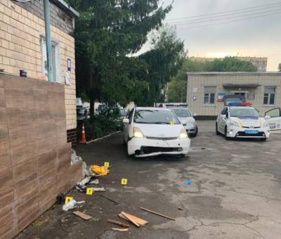 В Киеве на территории воинской части пьяный водитель сбил трех курсанток