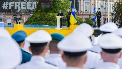 Нардеп Федына обратилась в Офис генпрокурора за "надругательство над флагом Украины в День Независимости"