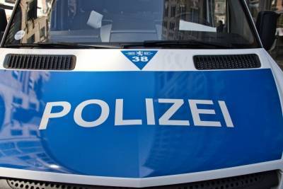 Германия: Полицейские арестовали напавшего на них 21-летнего, отказавшегося носить маску