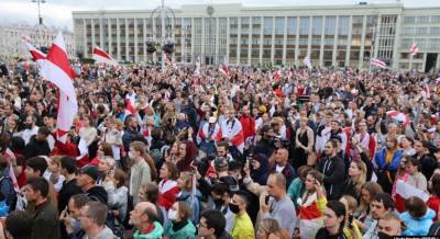 Как в Минске тысячи белорусов праздновали неофициальный День независимости (фото)