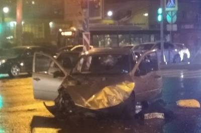 На проспекте Большевиков водитель скрылся с места ДТП, в котором пострадали 4 человека