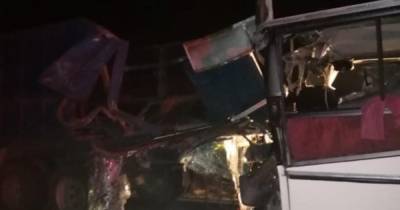 Три человека погибли в ДТП с автобусом и "Камазом" в Калмыкии